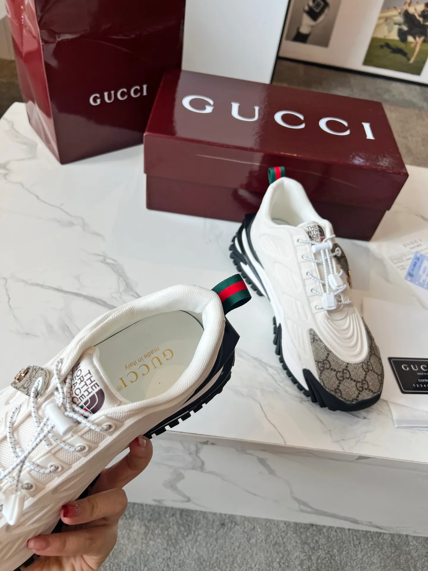 Men's shoes p580 ❤️❤️❤️Gucci series 2.0 sneakers are made with heavy investment❤️‍🔥❤️‍🔥❤️‍🔥Renewed interpretation of the brand's iconic striped webbing elements😍😍When retro genes collide with futuristic design🎊🎊This new pair of Gucci shoes directly reaches the trend threshold💥 ✔️Color caron contrasting color + classic stripes, GG reflective piping, good visual impact, with high-light filter when out on the street ✔️Multi-layer structure of different materials, mesh breathability, leather shaping, outsole EVA foam and TPU combination😍😍😍Fashion and practicality are both online ✔️ The details are double G midsole + iconic double G lock shoelaces, the retro DNA is crazy and restless, and every step is based on the trendy aesthetic❤️❤️❤️❤️ Matching size: Male 39-44